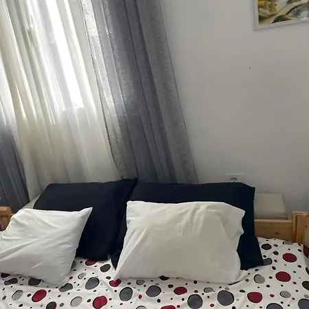 Elena بيت شباب بيرات
